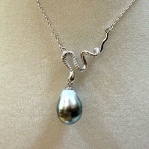 Seawater Black Tahitian Necklace